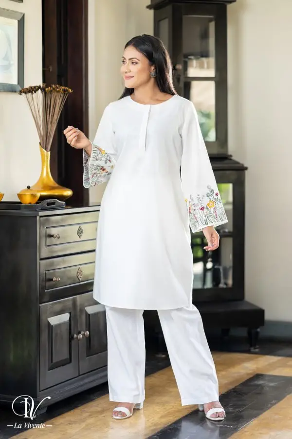 Embroidery linen kurta - Image 3