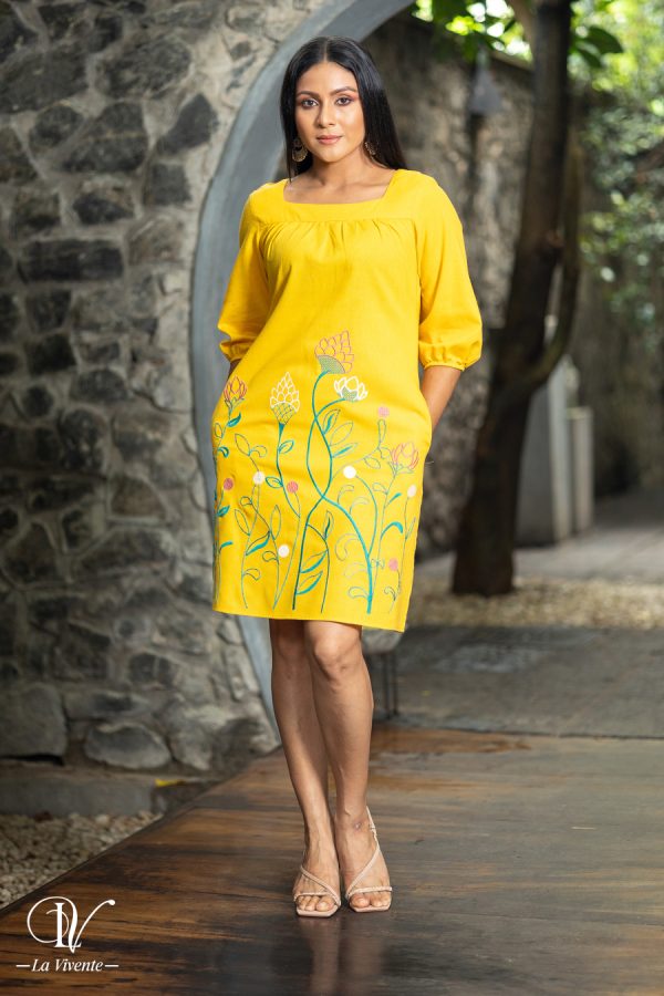 Floral Embroidered Square Neck Short Dress - La Vivente