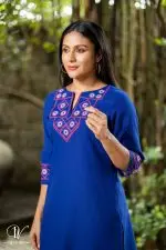 Embroidered Linen Kurta - Image 2