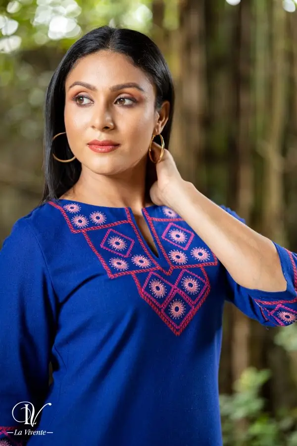 Embroidered Linen Kurta - Image 5