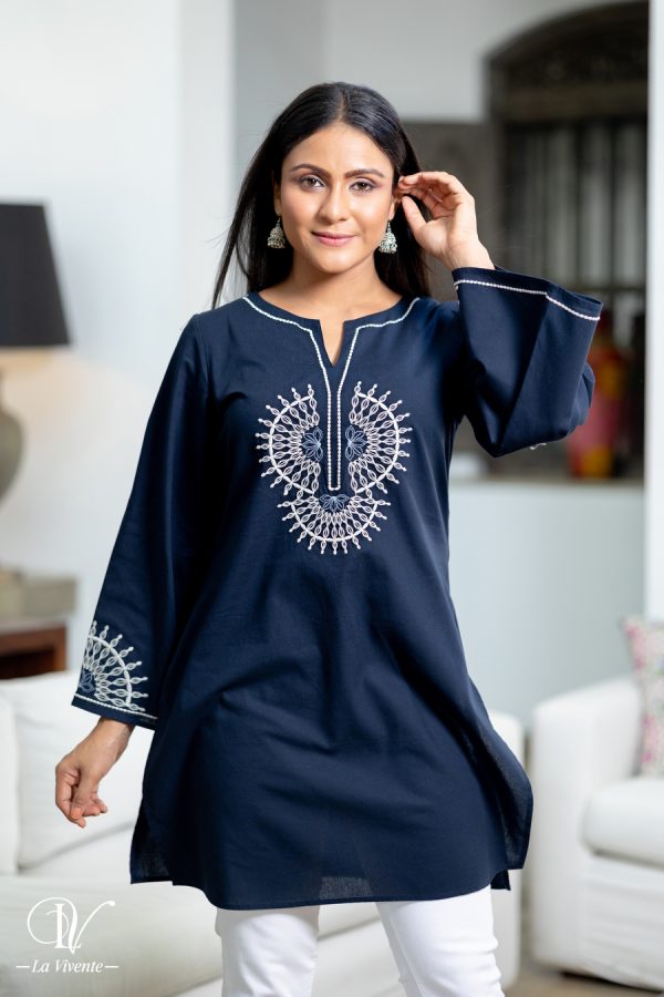 Front & Sleeve Embroidered Kurta - Image 3