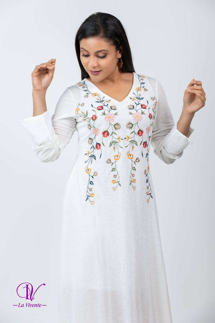 Floral Embroidered Sleeve Pleated Maxi Dress - La Vivente