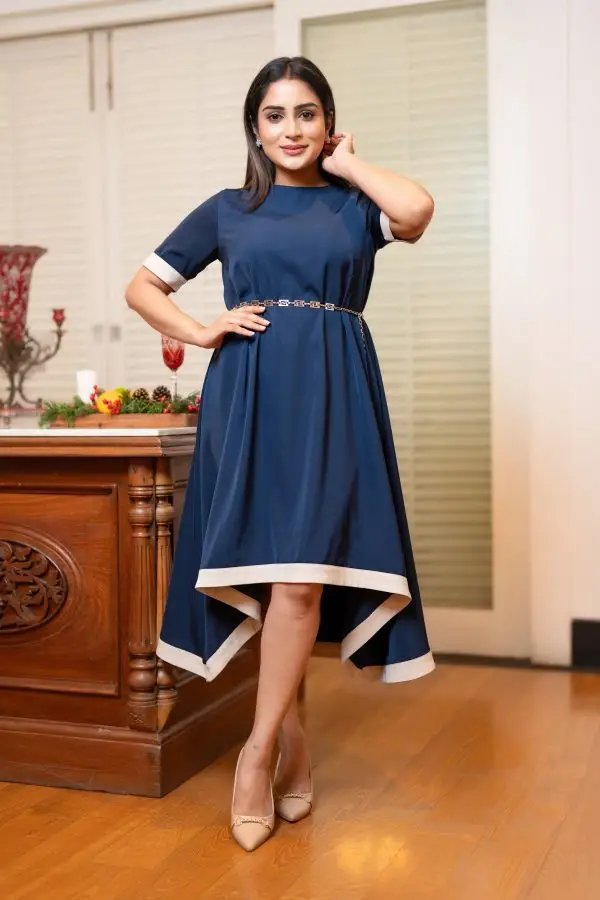 Hem & Sleeve Contrast Detailed High-Low Short Dress - Image 3
