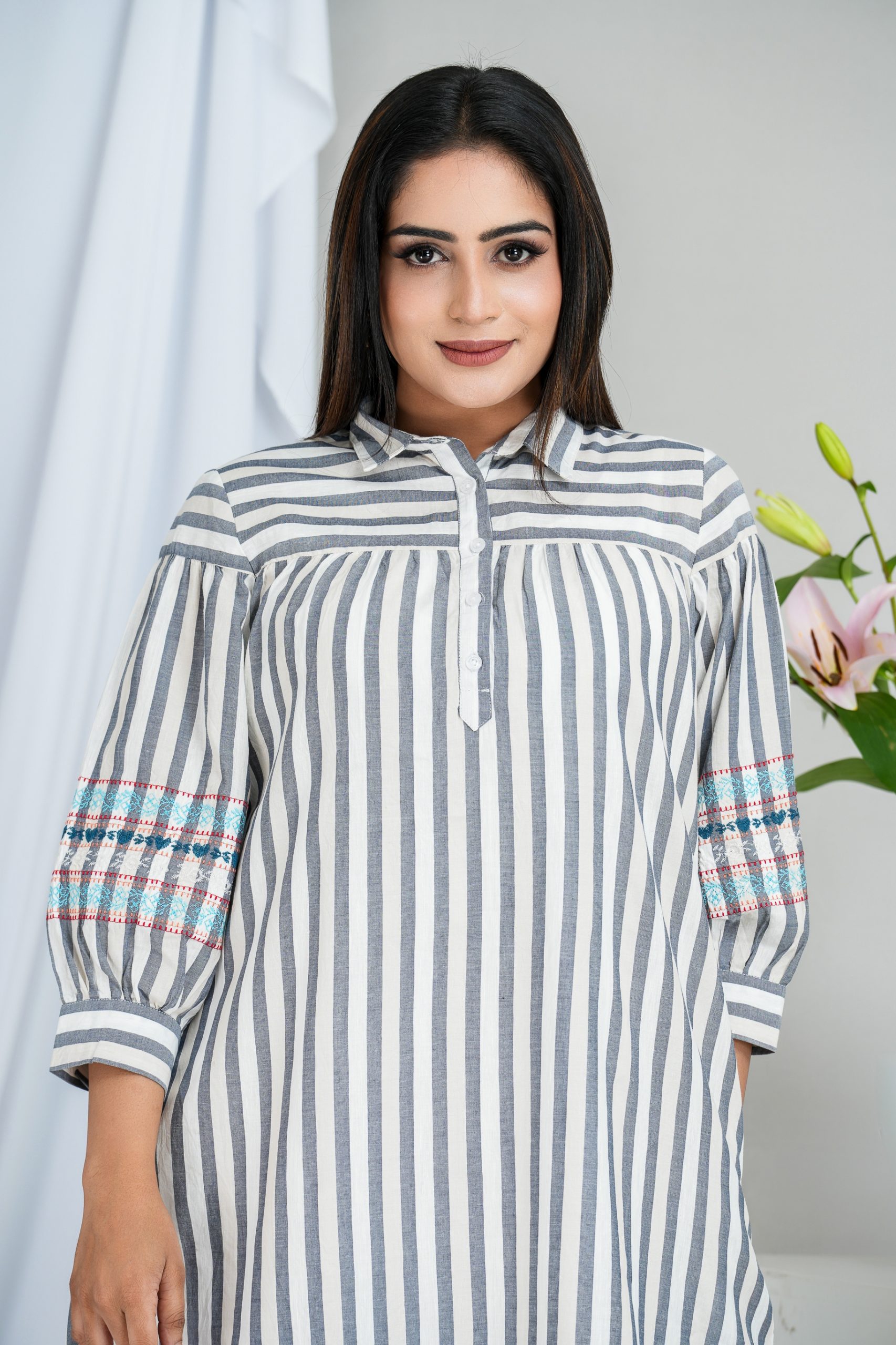 Striped Embroidered Loose-Fit Short Dress - La Vivente