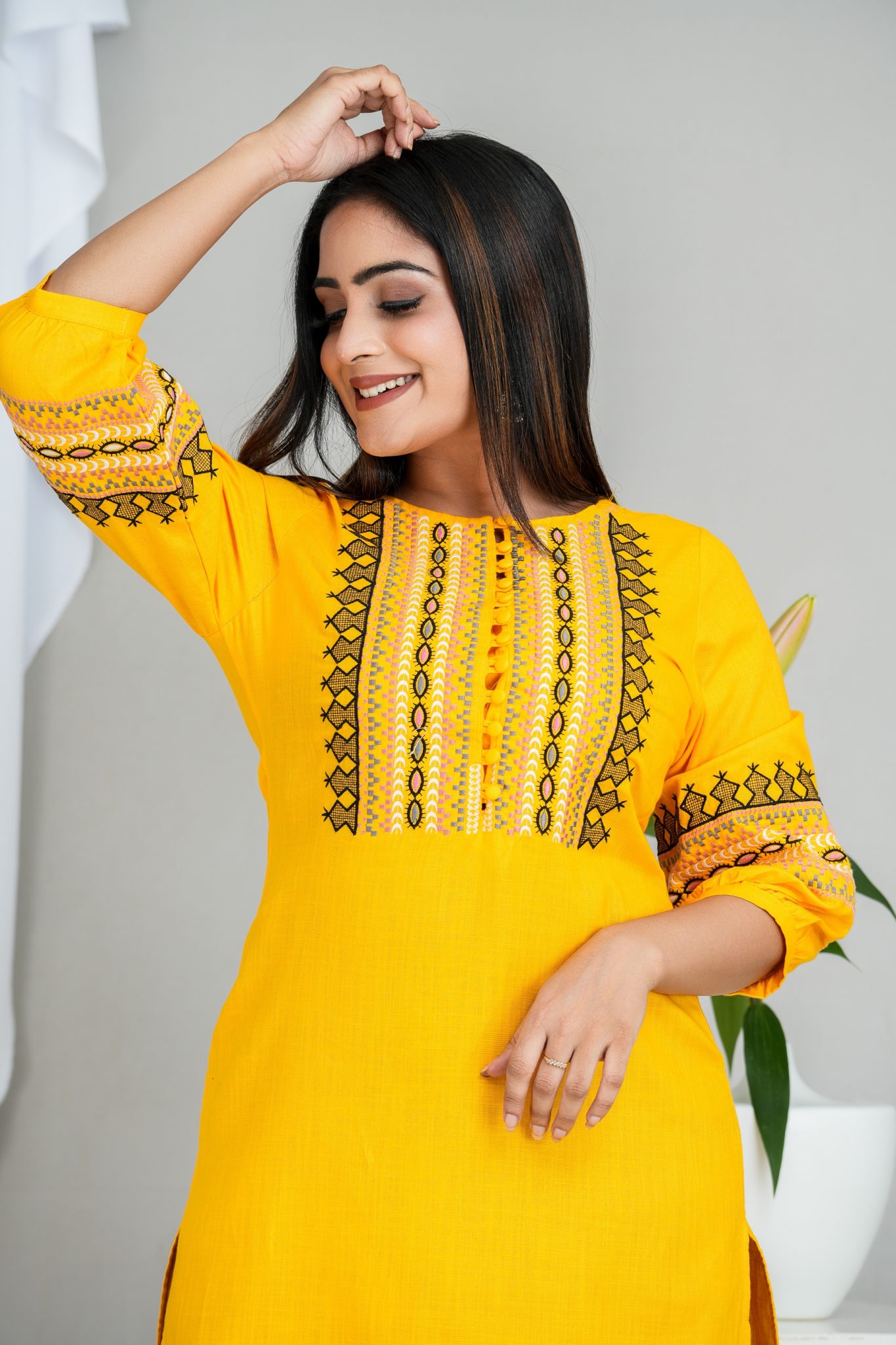 geometric-embroidered-side-slit-detailed-kurta-la-vivente