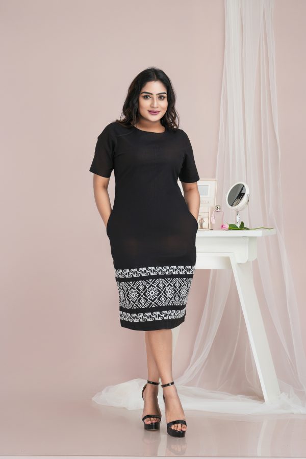 Geometric Embroidered Round Neck Short Dress - Image 3