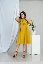 Floral Embroidered Pleated Short Dress - Image 4