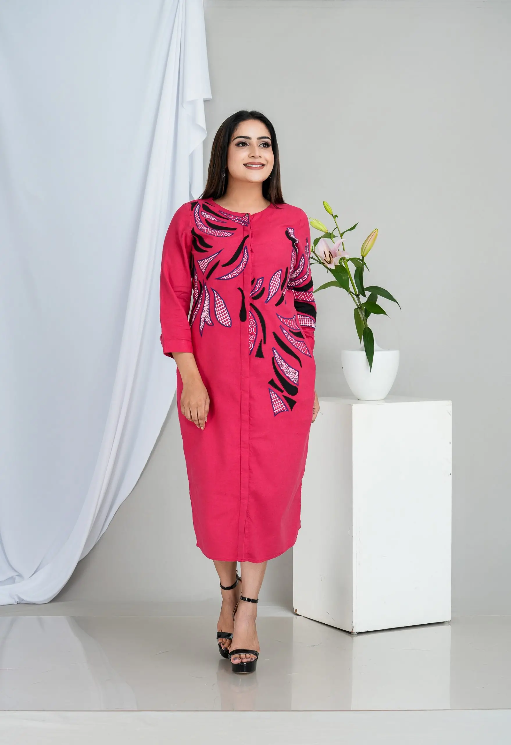 Abstract Appliqued Button Up Short Dress - Image 4