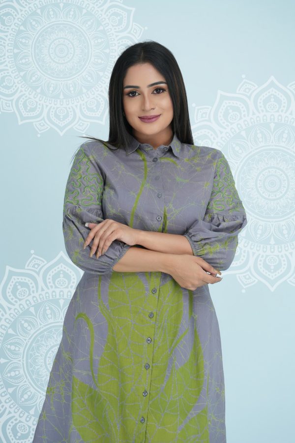 Sleeve Embroidered Foral Printed Batik Midi Dress - Image 3