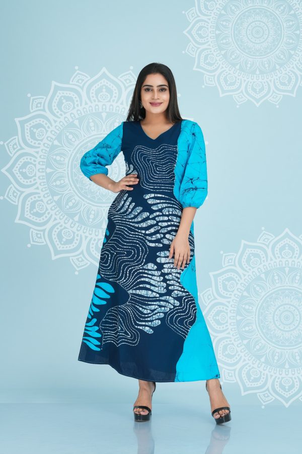 Abstract Detailed Jewel Necked Batik Maxi Dress - Image 3