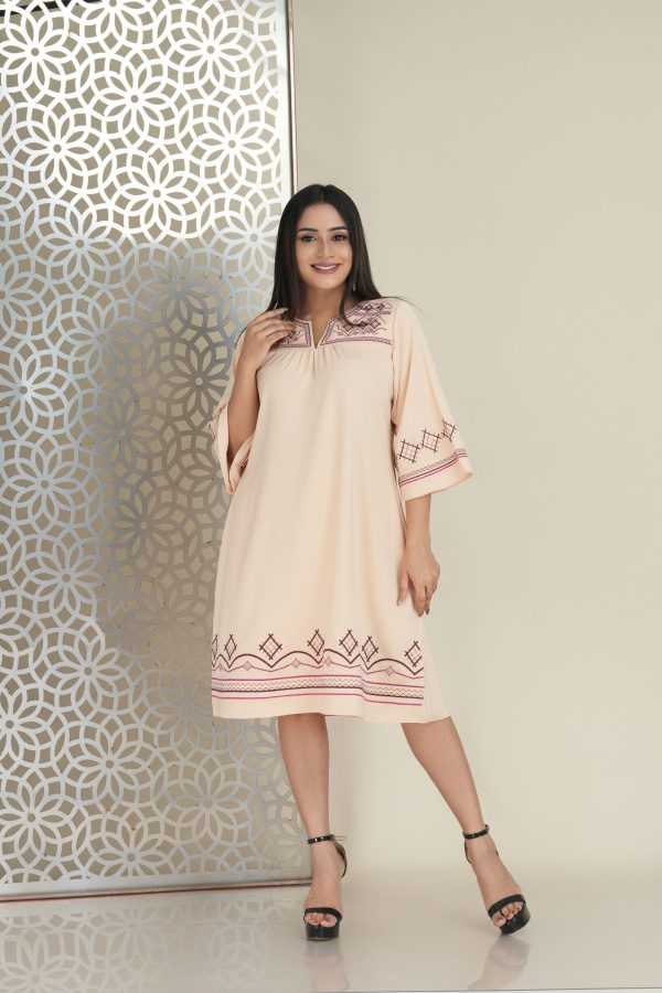 Geometric embroidered notch-necked short dress - Image 4