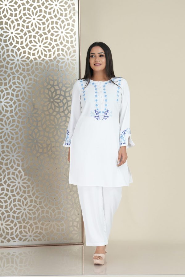 Floral embroidered sleeve slit detailed kurta