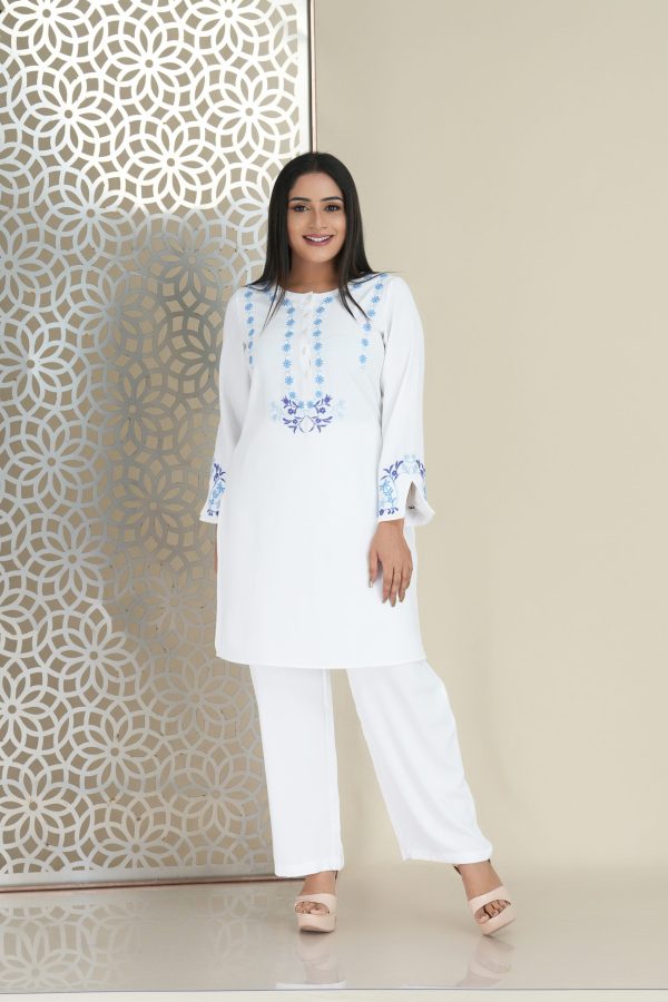 Floral embroidered sleeve slit detailed kurta - Image 3