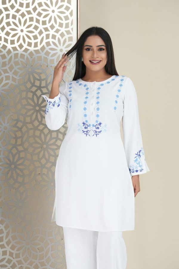 Floral embroidered sleeve slit detailed kurta - Image 4