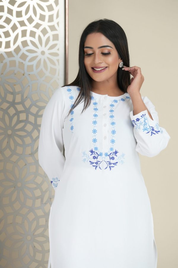 Floral embroidered sleeve slit detailed kurta - Image 2