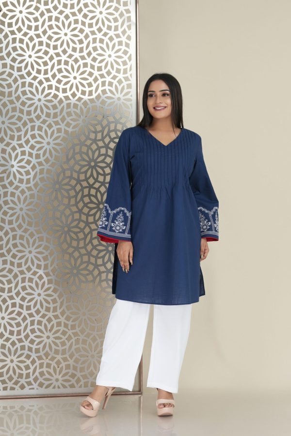 Embroidered pintuck detailed bell sleeved kurta - Image 2