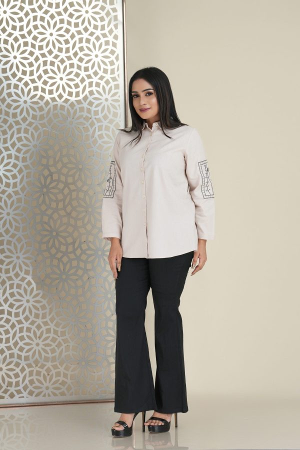 Sleeve & back applique detailed button up shirt blouse