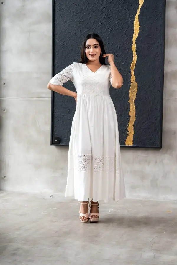 Cutlone Detailed  V-Necked Maxi Dress - Image 5