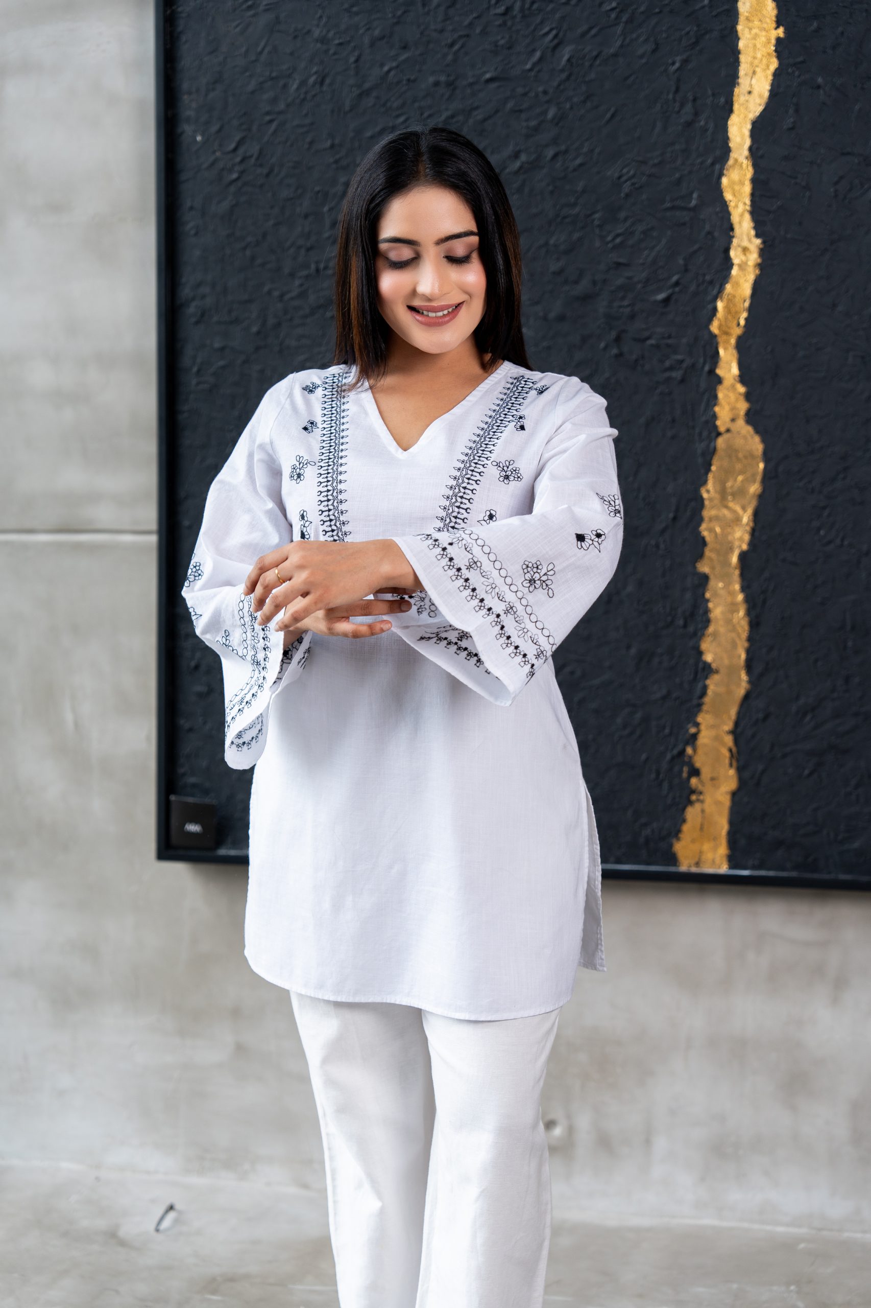 Geometric Embroidered Bell Sleeved Kurta La Vivente