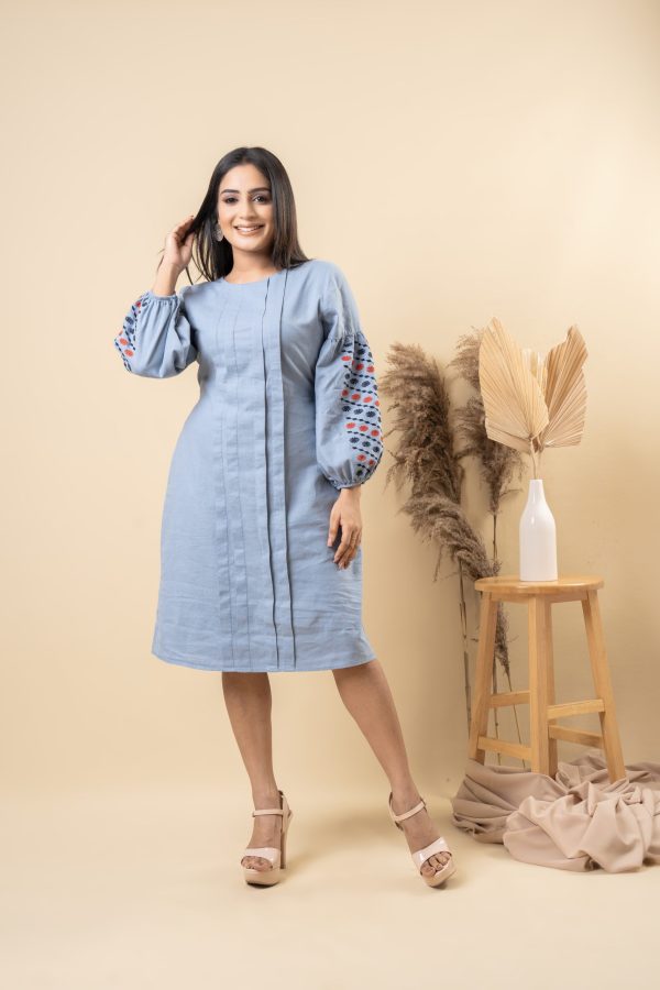 Sleeve Embroidered Pleat Detailed Midi Dress - Image 4