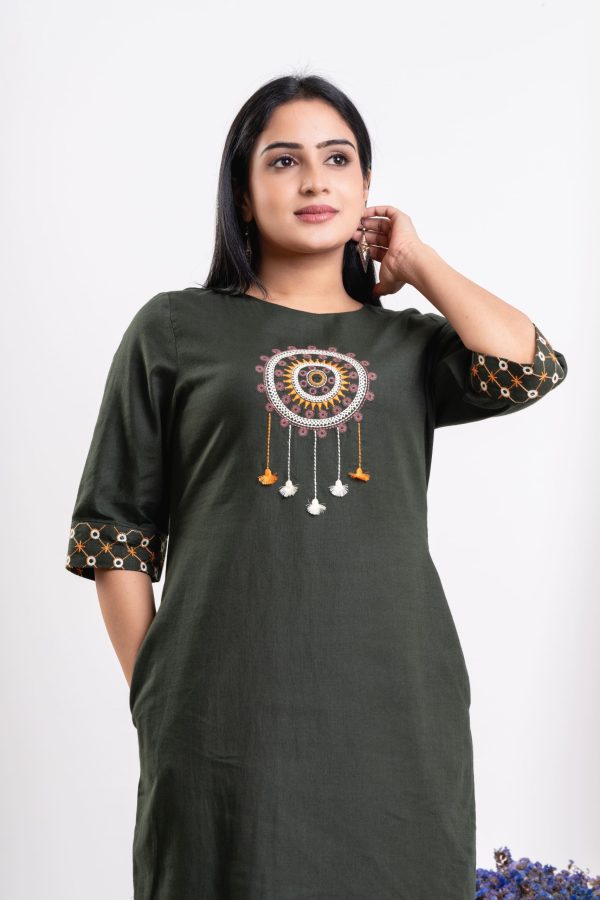 Embroidered round neck short dress - Image 3