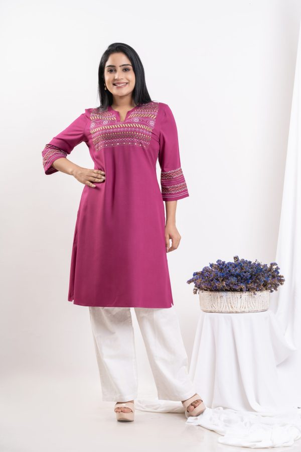 Embroidered notch-necked kurta