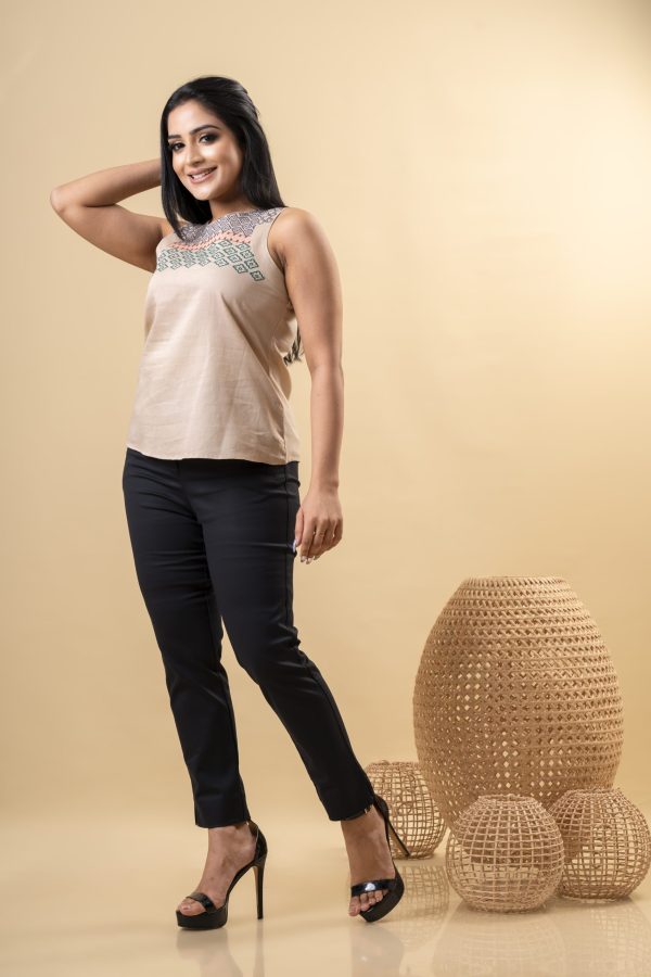 Geometric Embroidered Sleeveless Top - Image 4