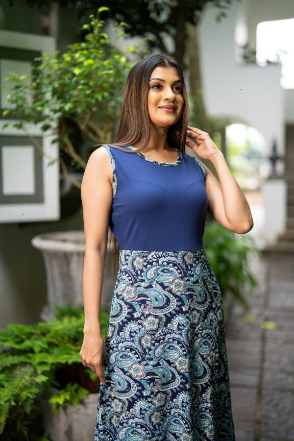 Two-Tone Printed Sleeveless Maxi Dress - Image 4