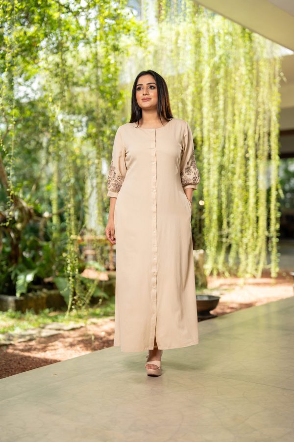Sleeve Embroidered Curve Necked Maxi Dress - Image 2