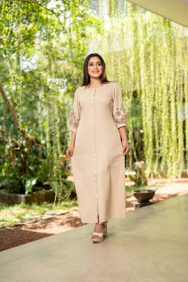 Sleeve Embroidered Curve Necked Maxi Dress - Image 4