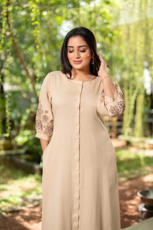 Sleeve Embroidered Curve Necked Maxi Dress - Image 5