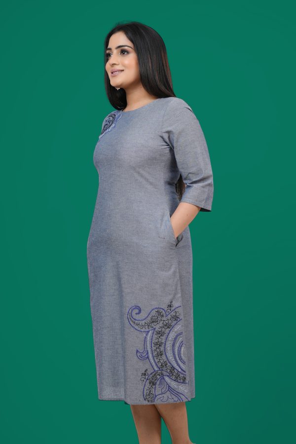 Round Neck Embroidered Midi Dress - Image 4