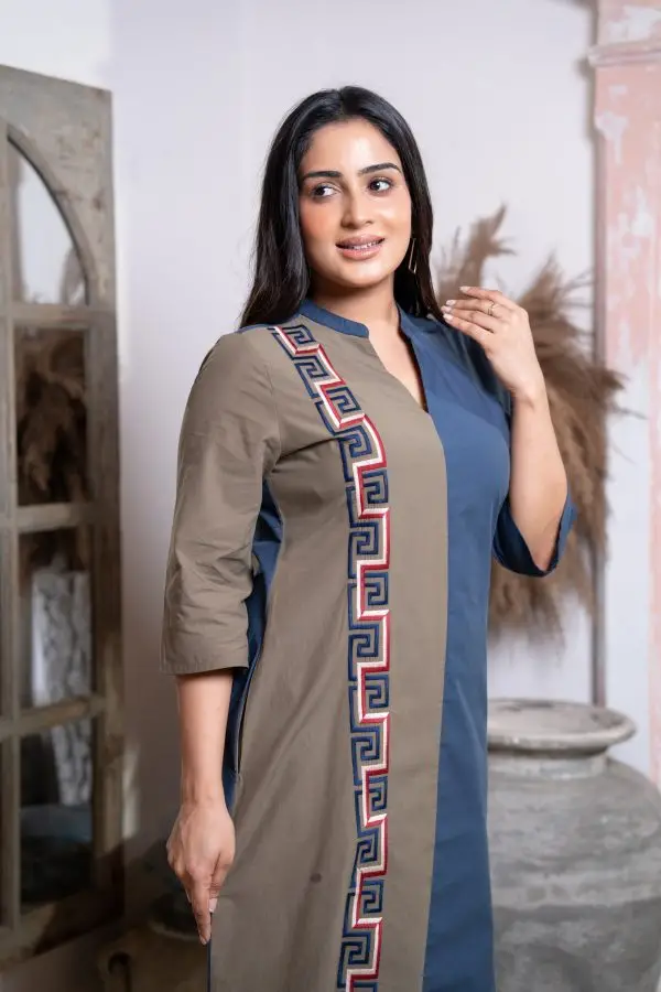 Color Block Embroidered Short Dress - Image 5