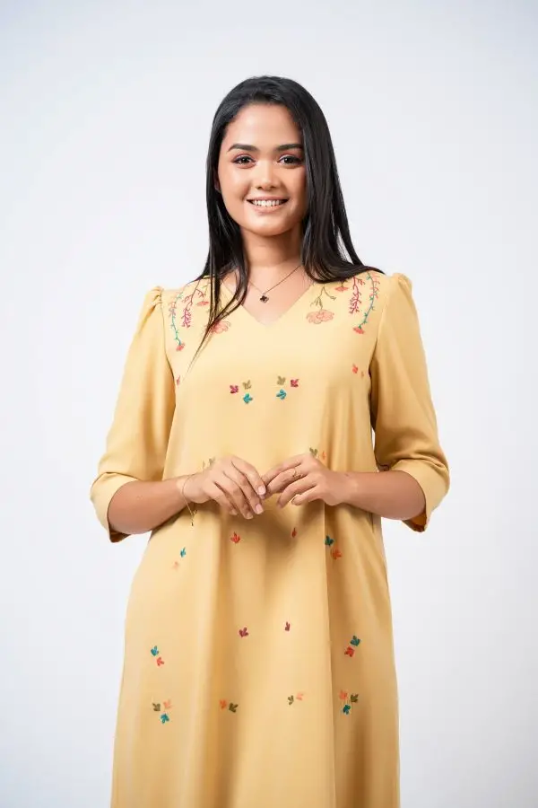 Floral Embroidered V-Neck Short Dress - Image 5