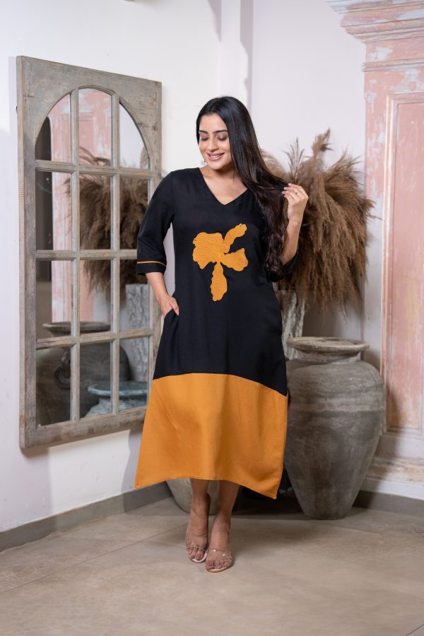Color Block Floral Applique Detailed Midi Dress - Image 3