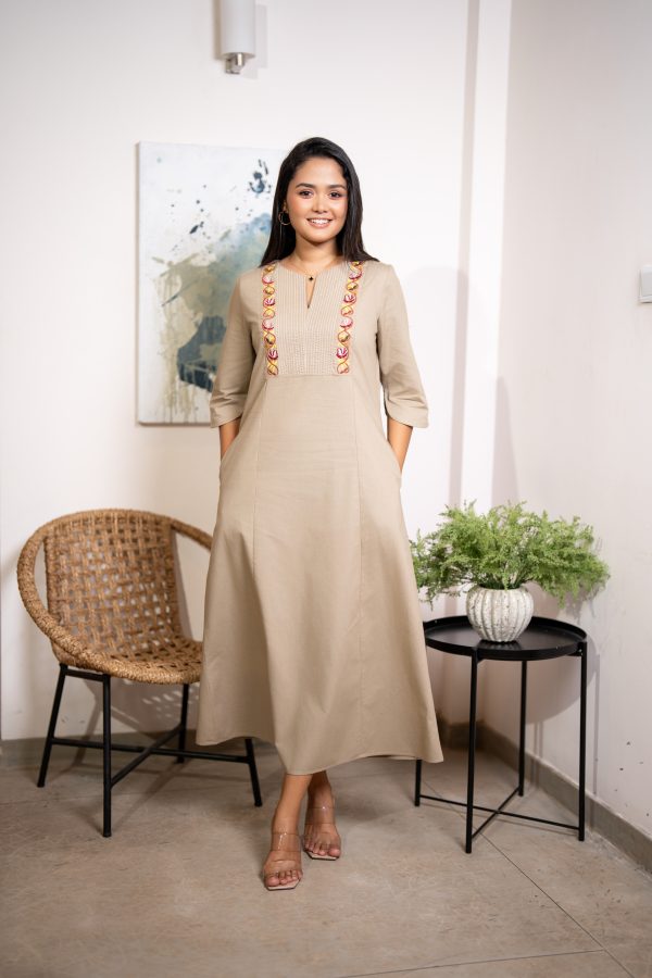 Embroidered Pintuck Detail Maxi Dress - Image 4