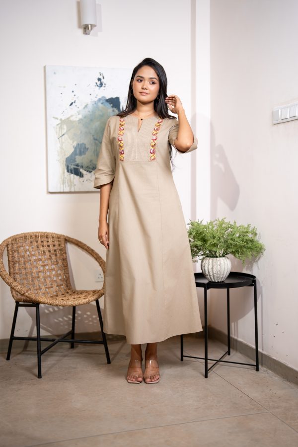 Embroidered Pintuck Detail Maxi Dress - Image 5