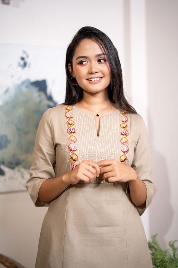Embroidered Pintuck Detail Maxi Dress - Image 6