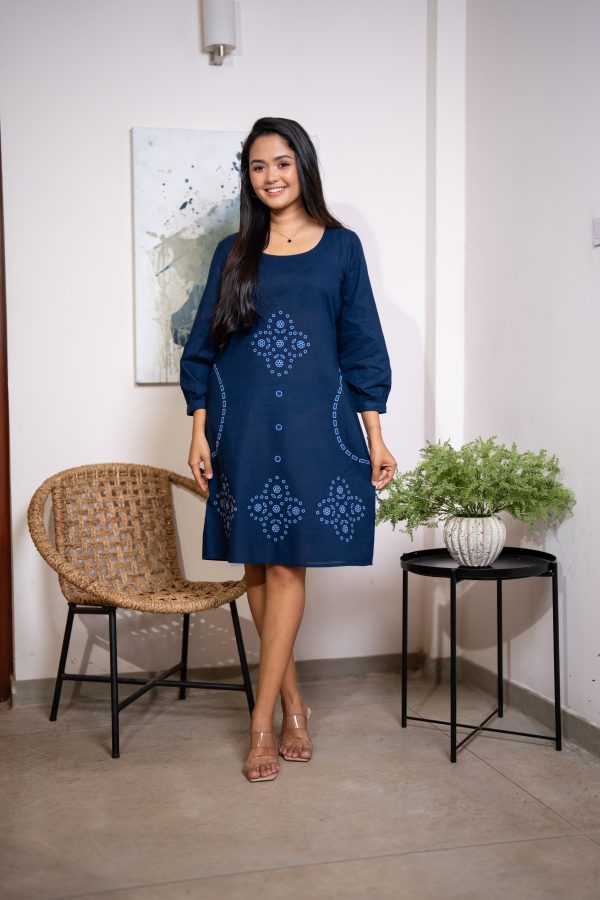 Geometric Floral Embroidery Detailed Short Dress - Image 3