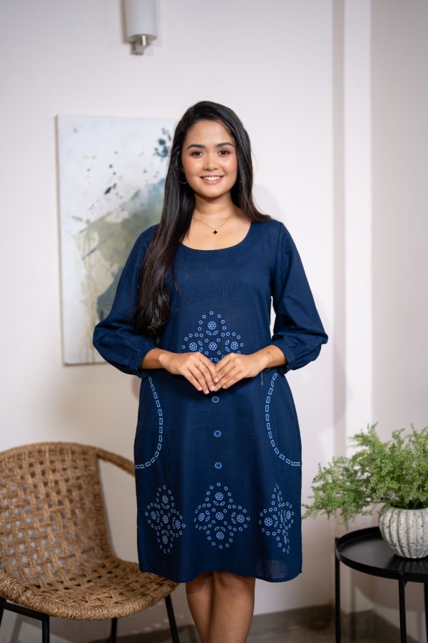 Geometric Floral Embroidery Detailed Short Dress - Image 4