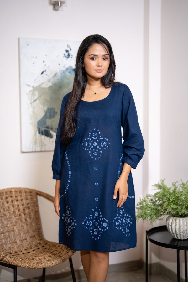 Geometric Floral Embroidery Detailed Short Dress - Image 5