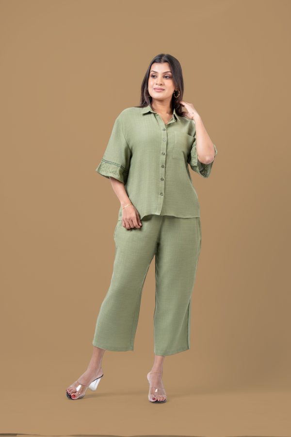 Loose Fitted Shirt and Three-Quarter Pants Set - Image 3