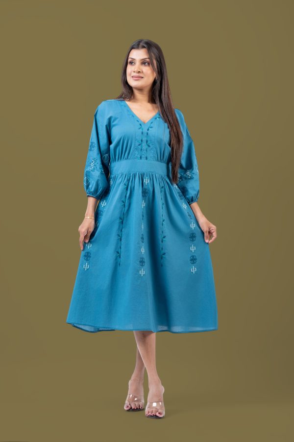 V-Neck Embroidery Detail Curved Waist Panel Midi Dress - Image 4