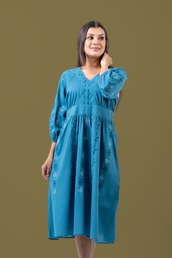 V-Neck Embroidery Detail Curved Waist Panel Midi Dress - Image 2
