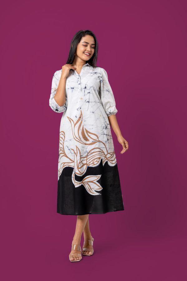 Abstract Patterned Batik Midi Dress - Image 5
