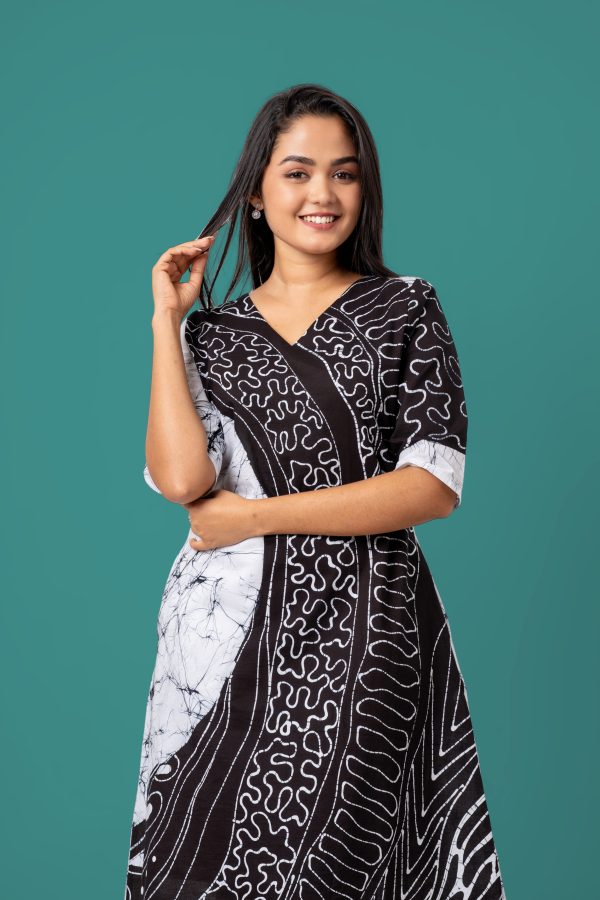 Curved Hem Monochrome Batik Midi Dress