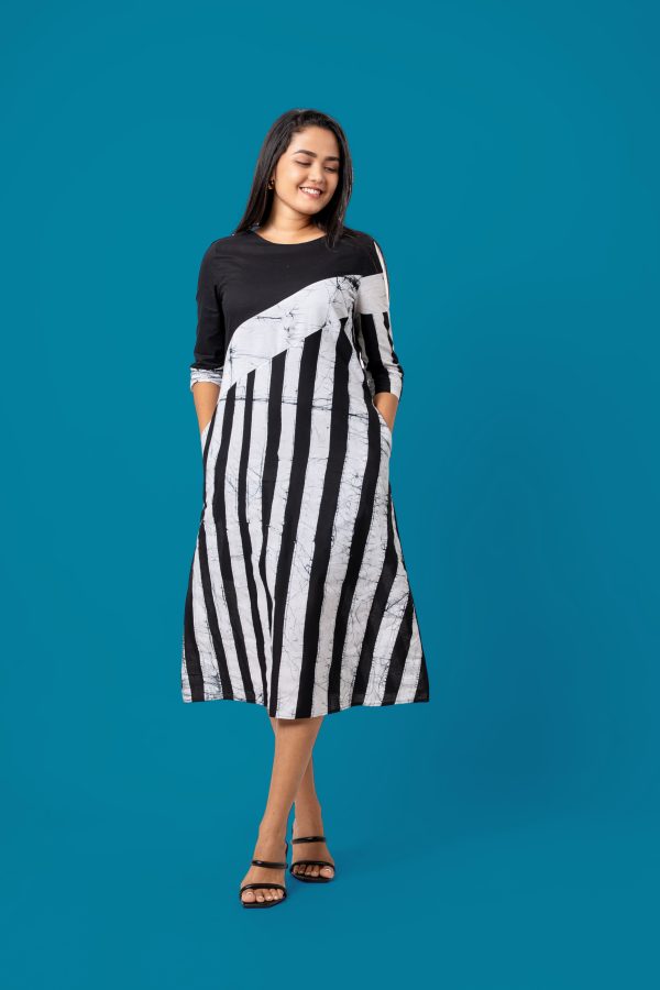 Geometric Patterned Batik Midi Dress - Image 5
