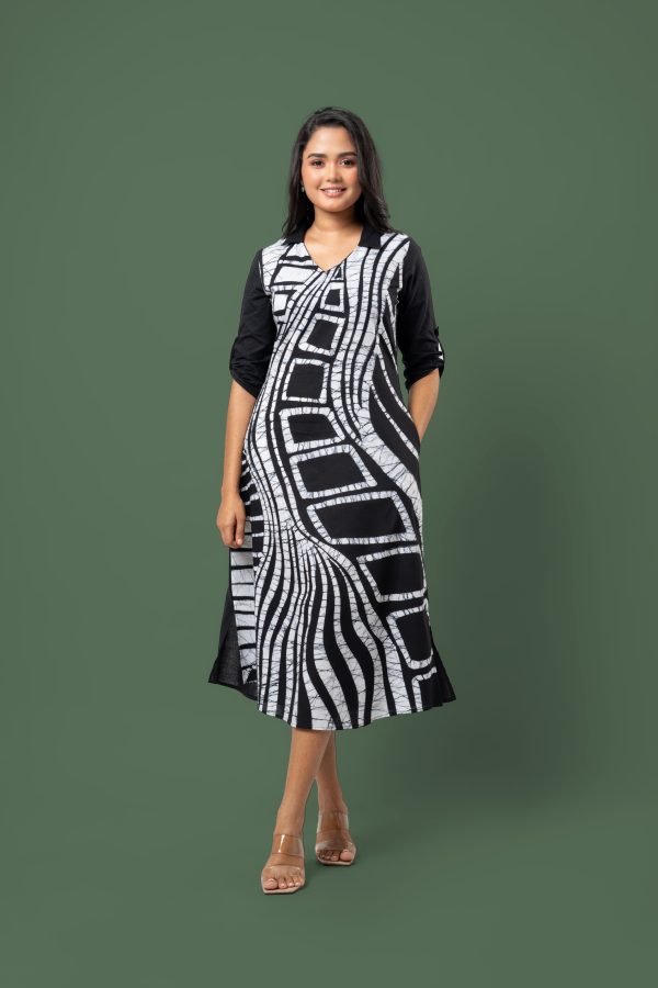 Abstract Patterned Batik Midi Dress - Image 5