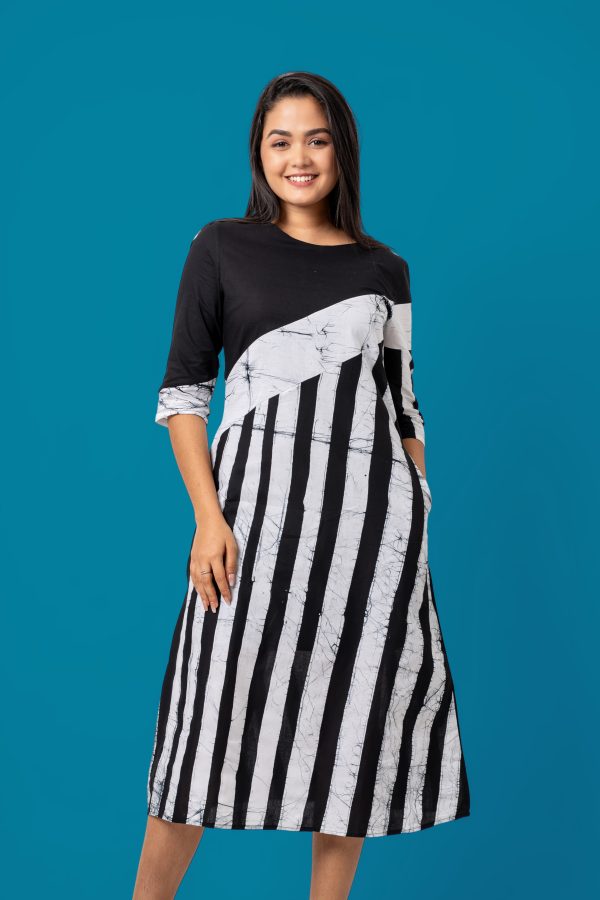 Geometric Patterned Batik Midi Dress - Image 2