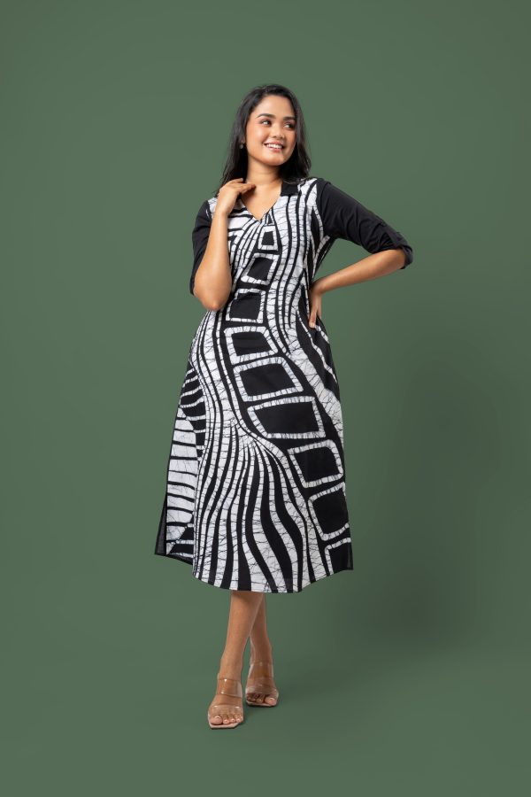 Abstract Patterned Batik Midi Dress - Image 3